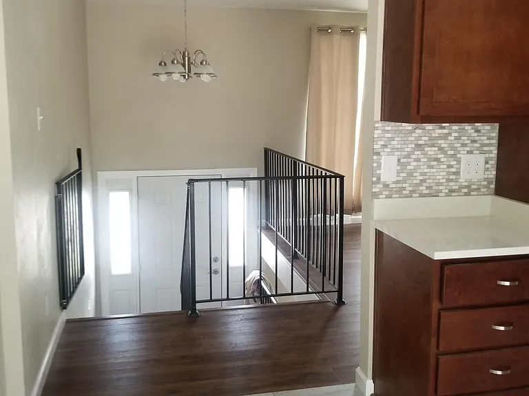 1649 Twin Oaks Dr — Photo 3