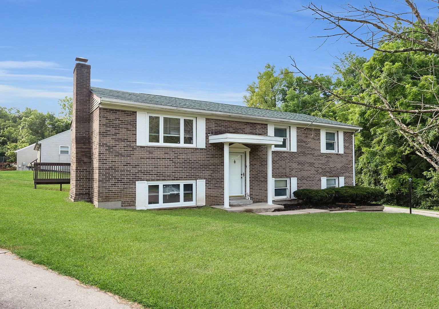 Westwood- Updated 3 Bedroom 2.5 Bath Brick Home. — Photo 2