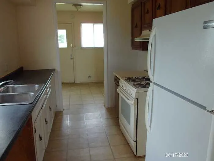 25627 Paige St — Photo 7