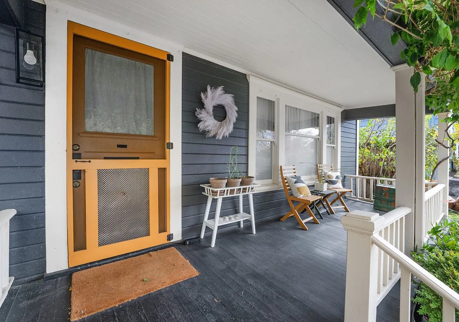 Craftsman Calling 4 Bed 2 Bath beauty in Overlook! — Photo 2