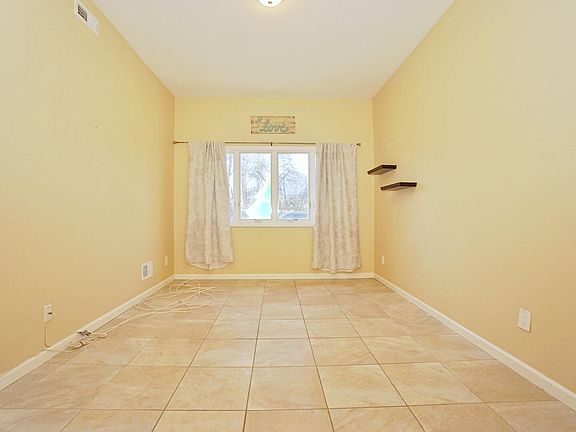 5th image of 445 Getz Ave #1A