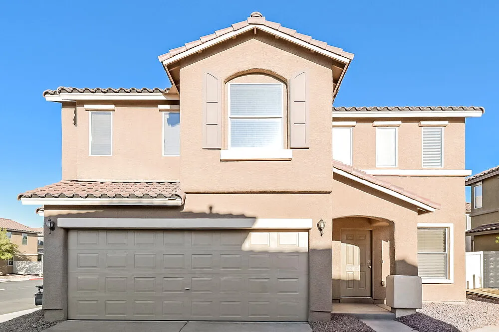 4 bed, 2.5 bath, 1934 sqft, $2,520 — Photo 1