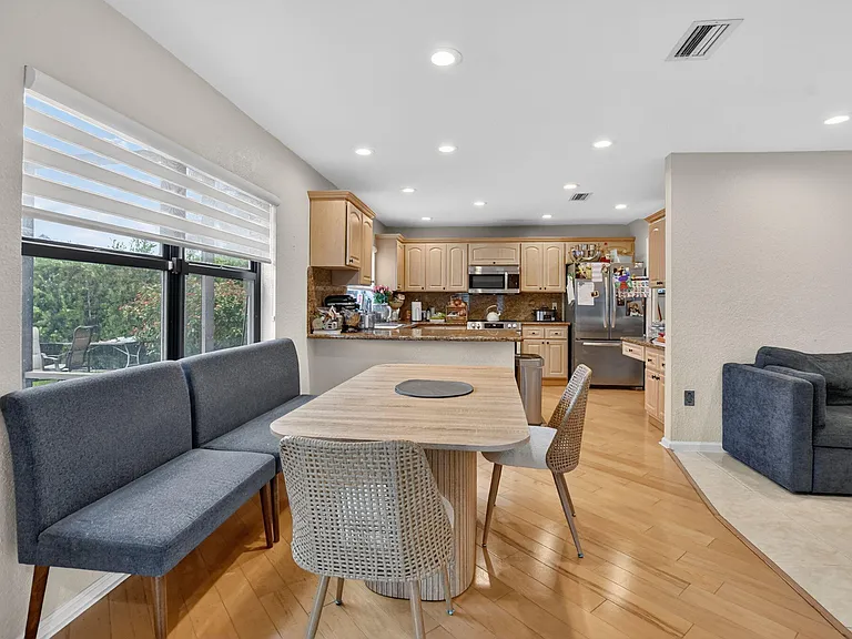 10065 Camelback Ln — Photo 12
