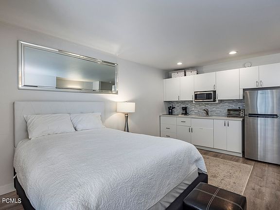 4th image of 2105 Prospector Ave #210