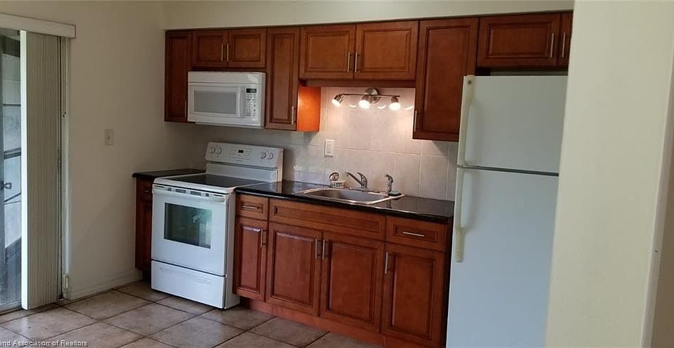 2nd image of 158 Wilson Way NE