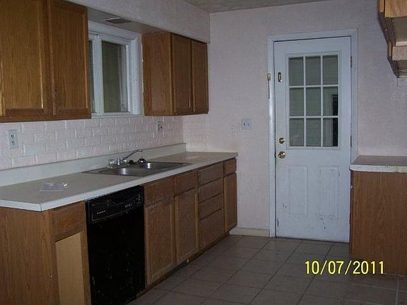 5th image of 805 Bonnycastle Ave