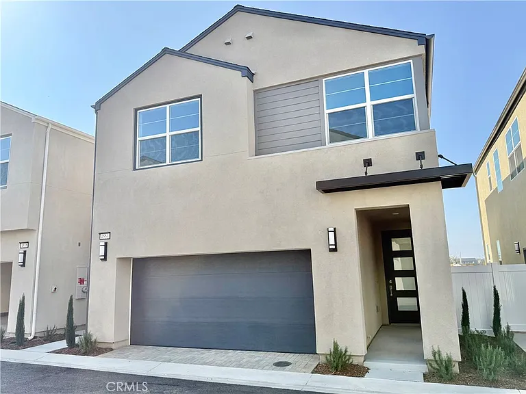 4553 S Patterson Paseo — Photo 1