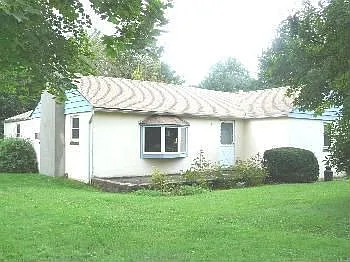 26 Maple Ave photo 1