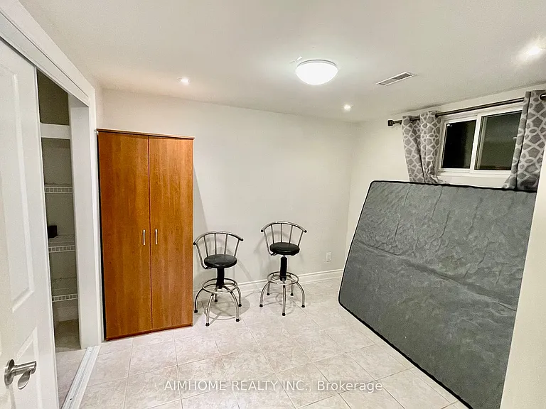 4090 Woodington Dr #LOWER — Photo 7