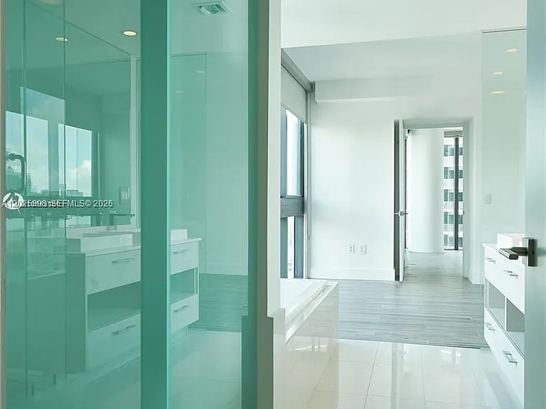 650 NE 32nd St #1208 — Photo 12