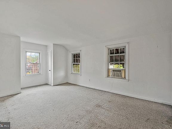 5th image of 3518 Longfellow St