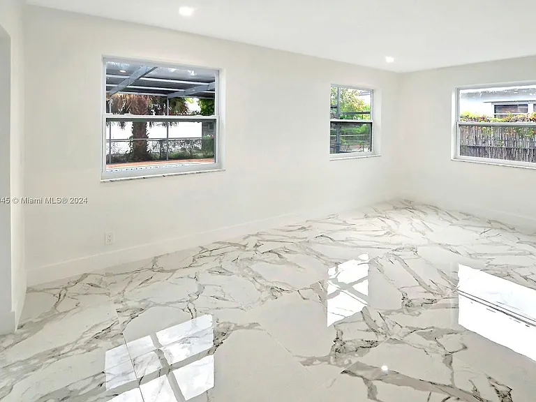 5410 Fillmore St — Photo 12