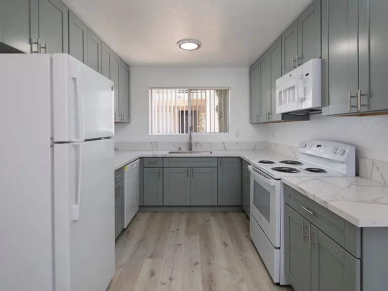 Poway Palms Apartments — Photo 3