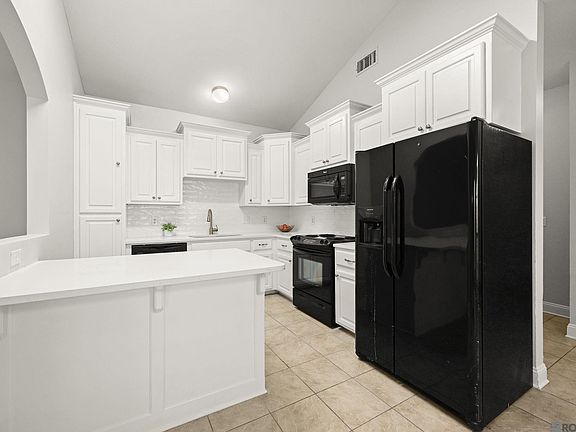 4th image of 15052 Rimrock Ct