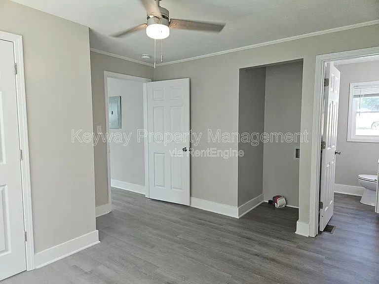 302 Crystal Lake Dr — Photo 7
