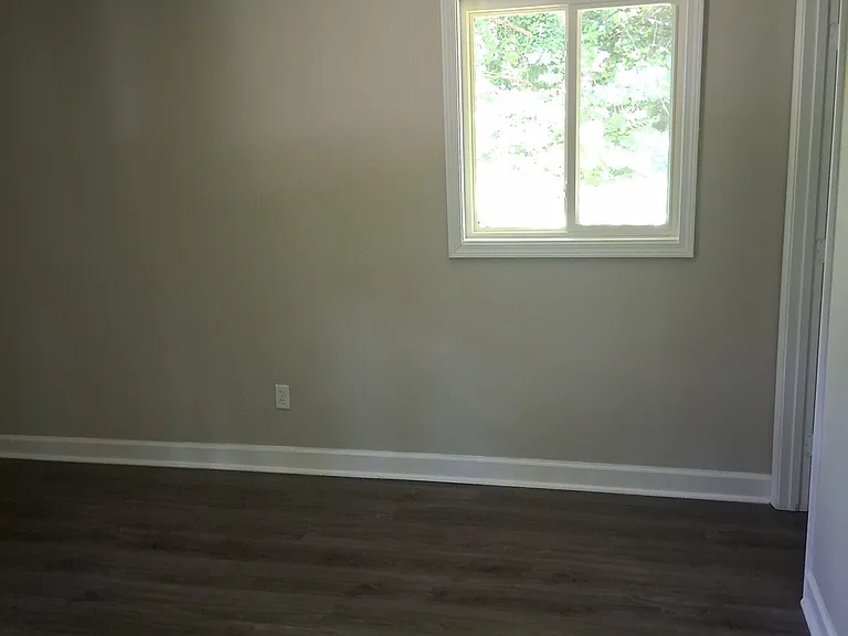 8229 Queens Dr — Photo 14