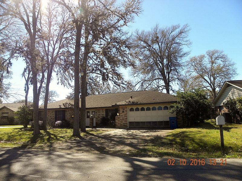 1st image of 1811 W Laurel Oaks Dr