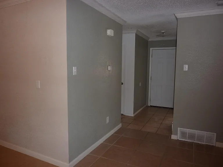 1304 Yukon Dr — Photo 7