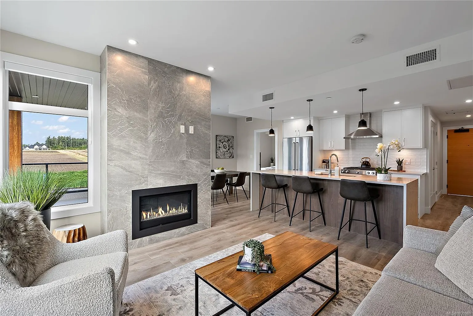2520 Hackett Cres #509 photo 1
