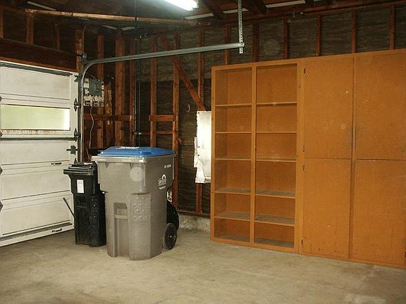2nd image of 2232 Cherry Ave