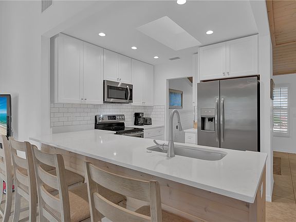 3rd image of 1312 Coral Park Ln