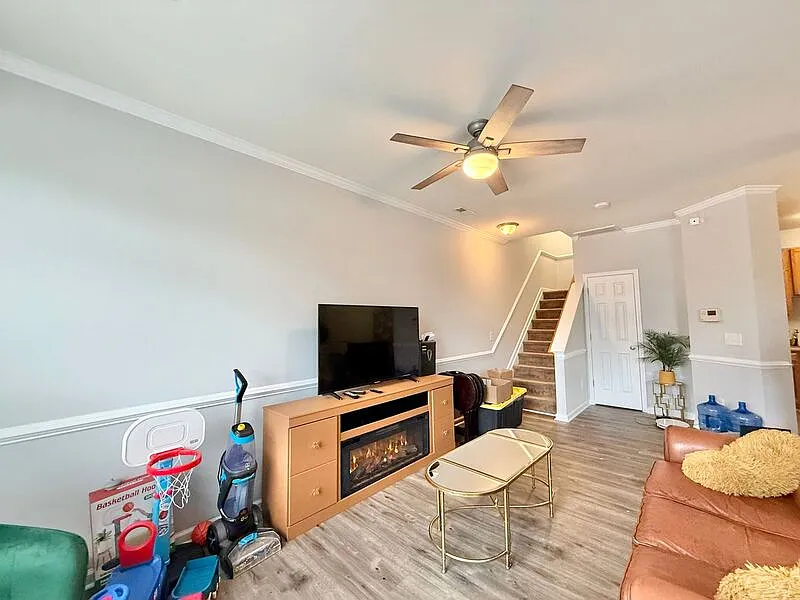 Building Photo - 351 Gilman Ln #103