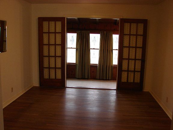 3rd image of 550 N Bonham St