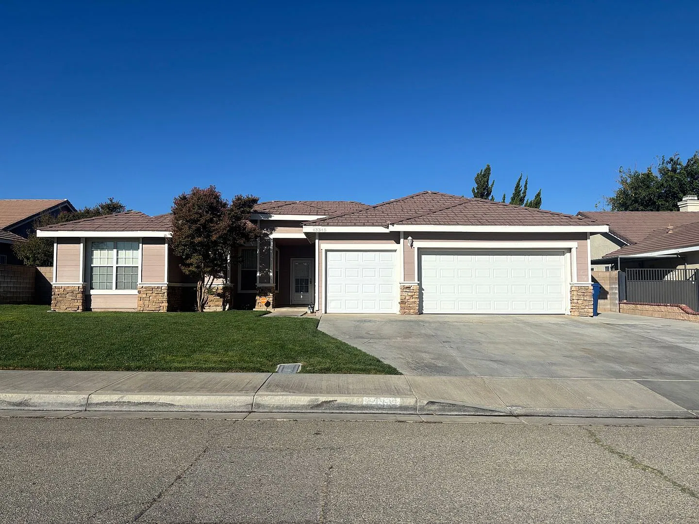 West Lancaster Home — Photo 1