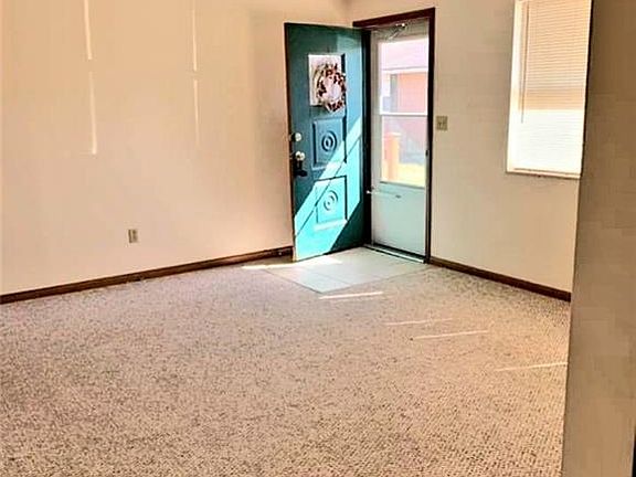 3rd image of 426 S Walnut St #438