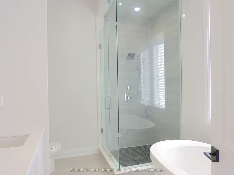 102 Sladden Ct — Photo 13