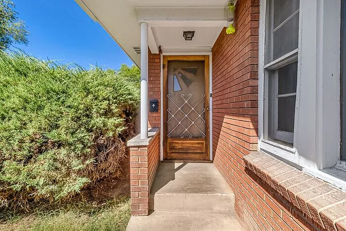 1 bed, 1.0 bath, $1,350 — Photo 2