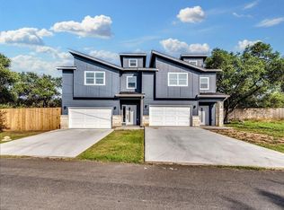 24700 Whitney Dr, Spicewood, TX 78669