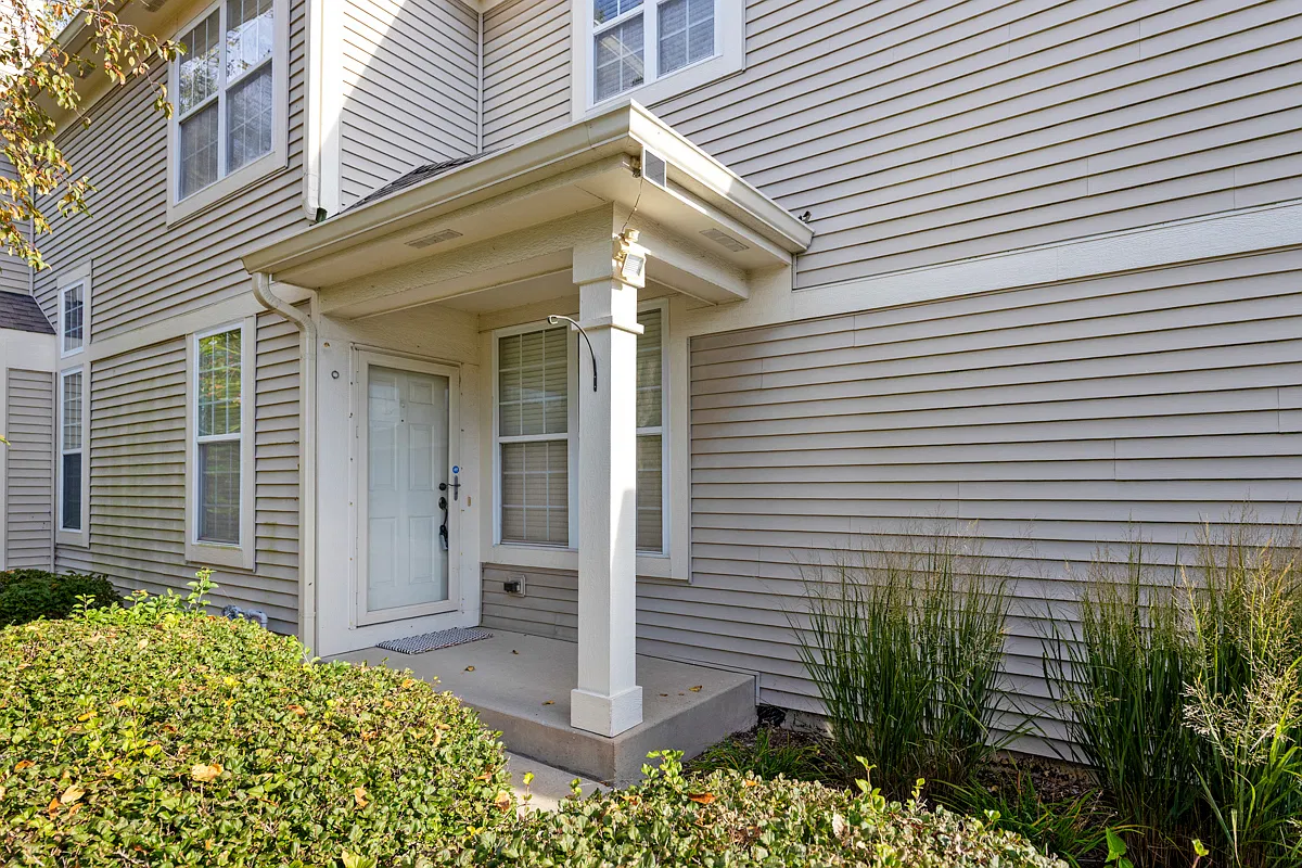 2 bed, 3.5 bath, 2000 sqft, $3,195 — Photo 2