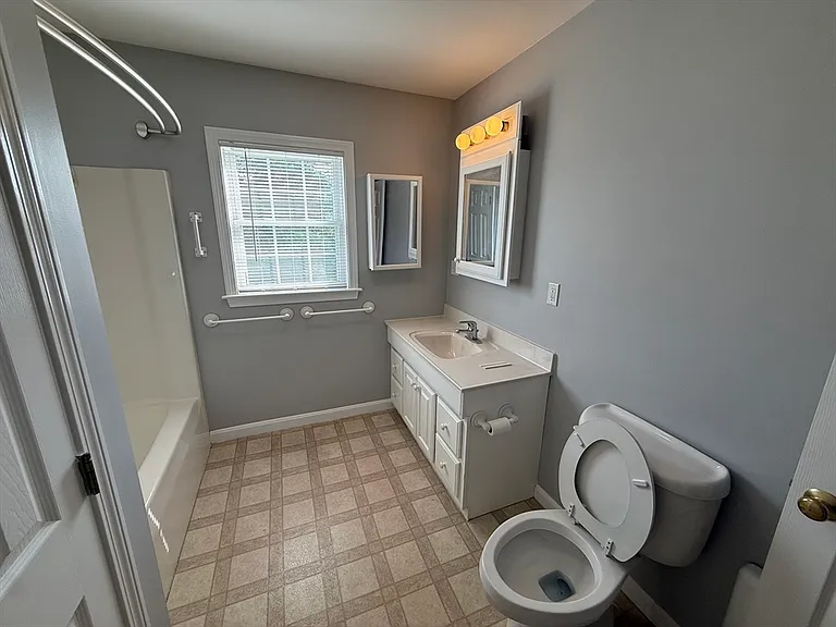 22 Arlington St — Photo 9