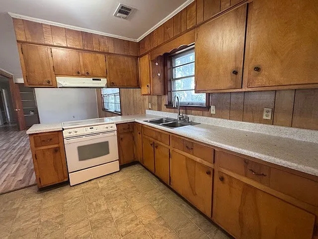146 Anderson Dr — Photo 3
