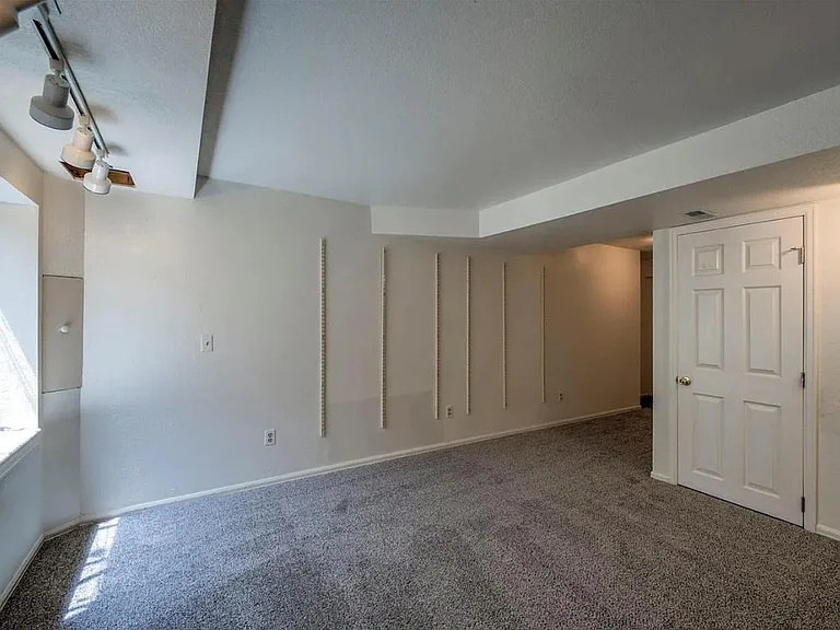7618 Halleys Dr — Photo 18
