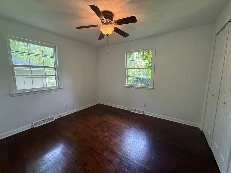 844 W Valley Ct — Photo 9