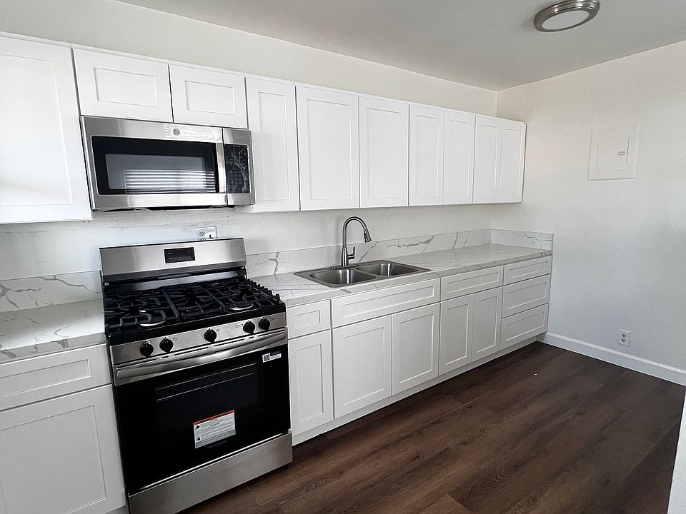 1st image of 2101 W Myrtle St Unit D