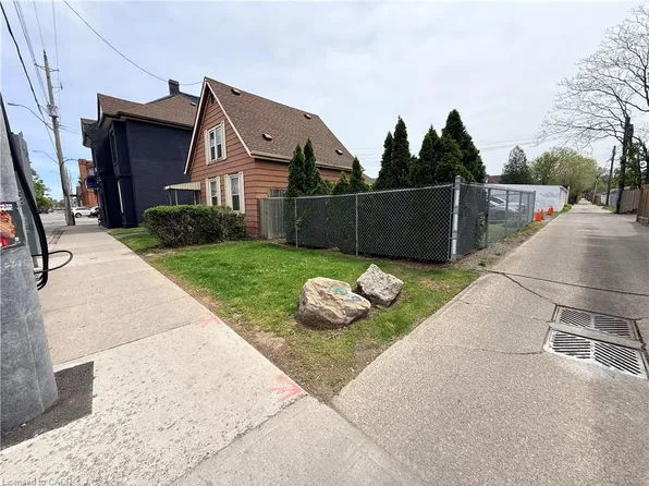 356 Barton St E, Hamilton, ON L8L 2X9