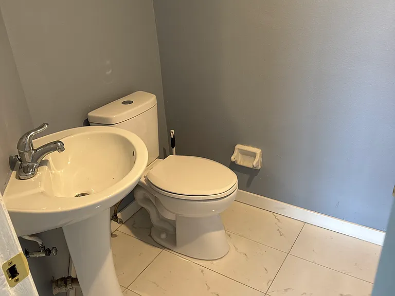 1540 SE Royal Green Cir #I204 — Photo 8