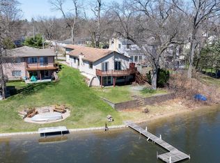 925 Mallock Rd, White Lake, MI 48386