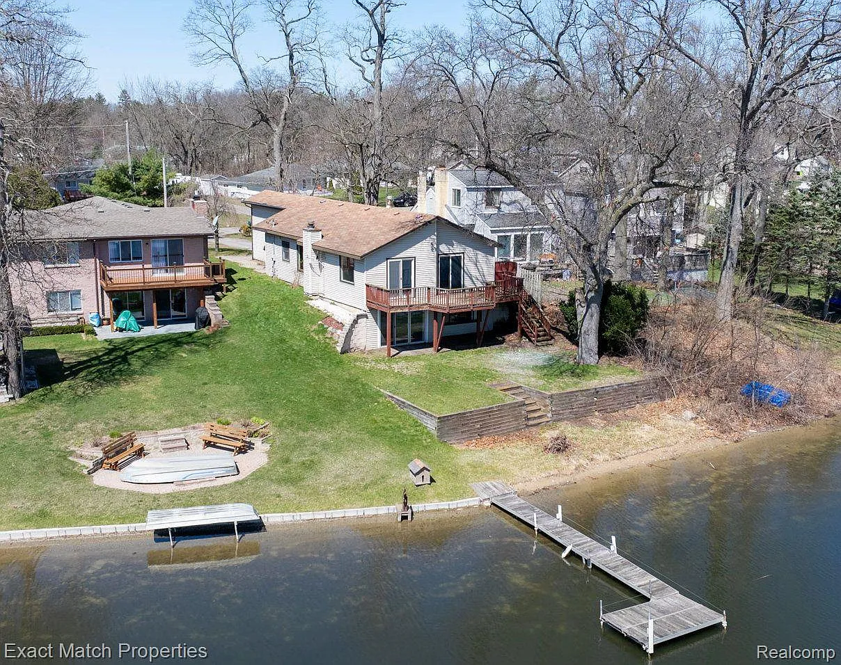 925 Mallock Rd photo 1
