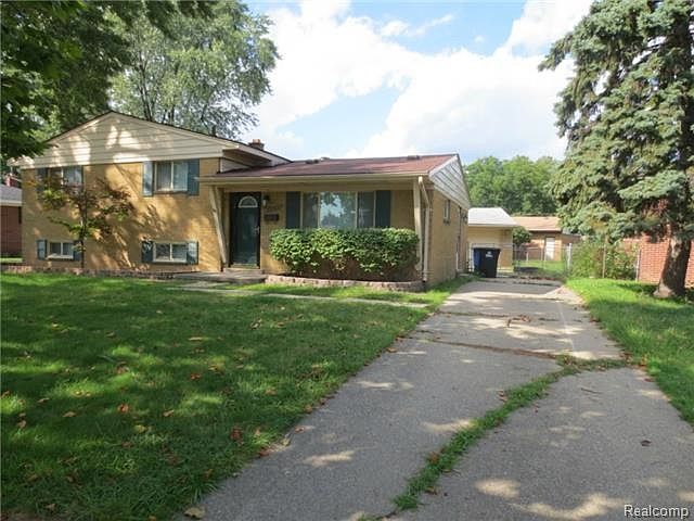 1st image of 32762 Comanche St