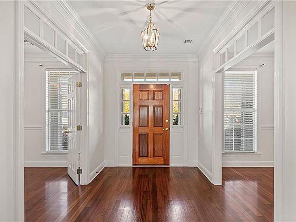 4th image of 1303 Woodmere Dr