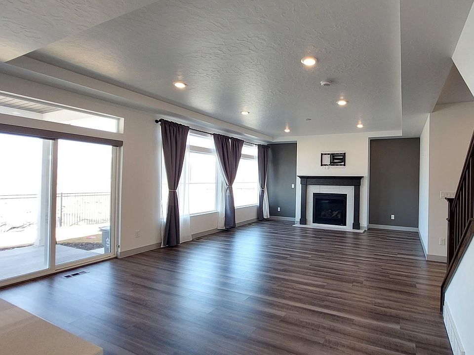 1st image of 272 E Hayes Well Ln