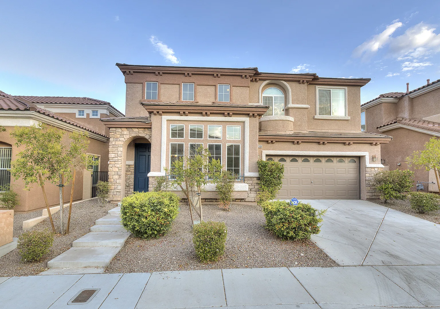 Summerlin Gated Community In The Paseos - 4 Bedrooms + Small Loft + Den/Office — Photo 2