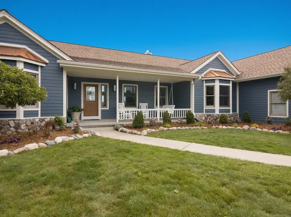 5166 Arrowhead Cir, Williamsburg, MI 49690