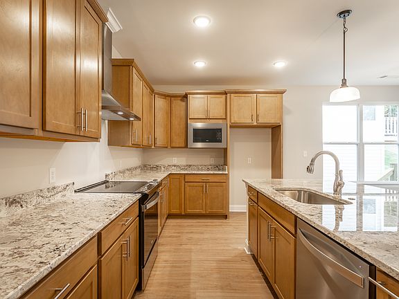 5th image of 7019 Mercedes Ln