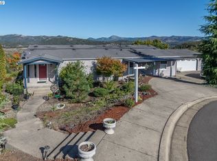 137 Grace Ct, Roseburg, OR 97471