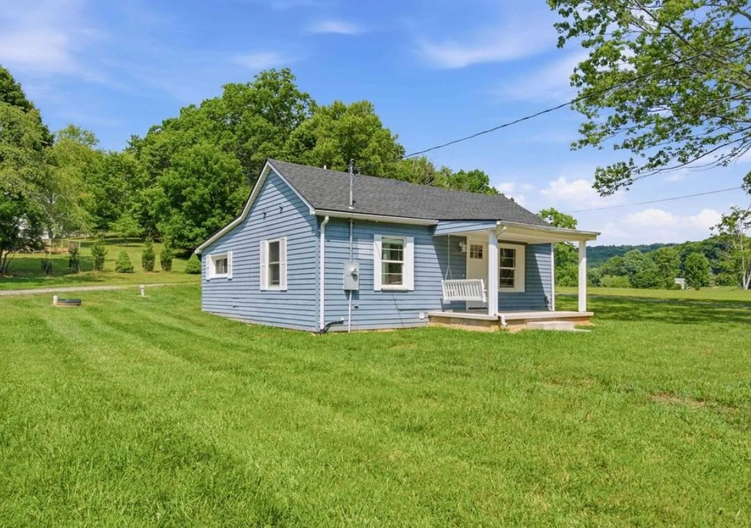 Cozy Bungalow in Blacksburg — Photo 1